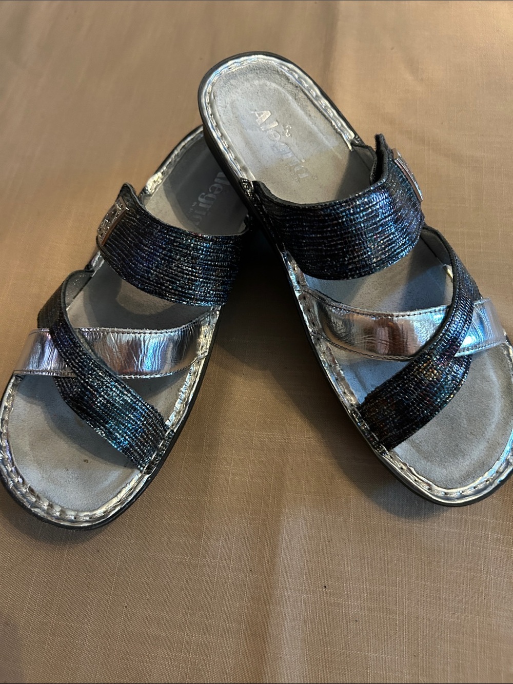EUC Alegria Women's Shimmery metallic multicolored Silver Slide Sandals